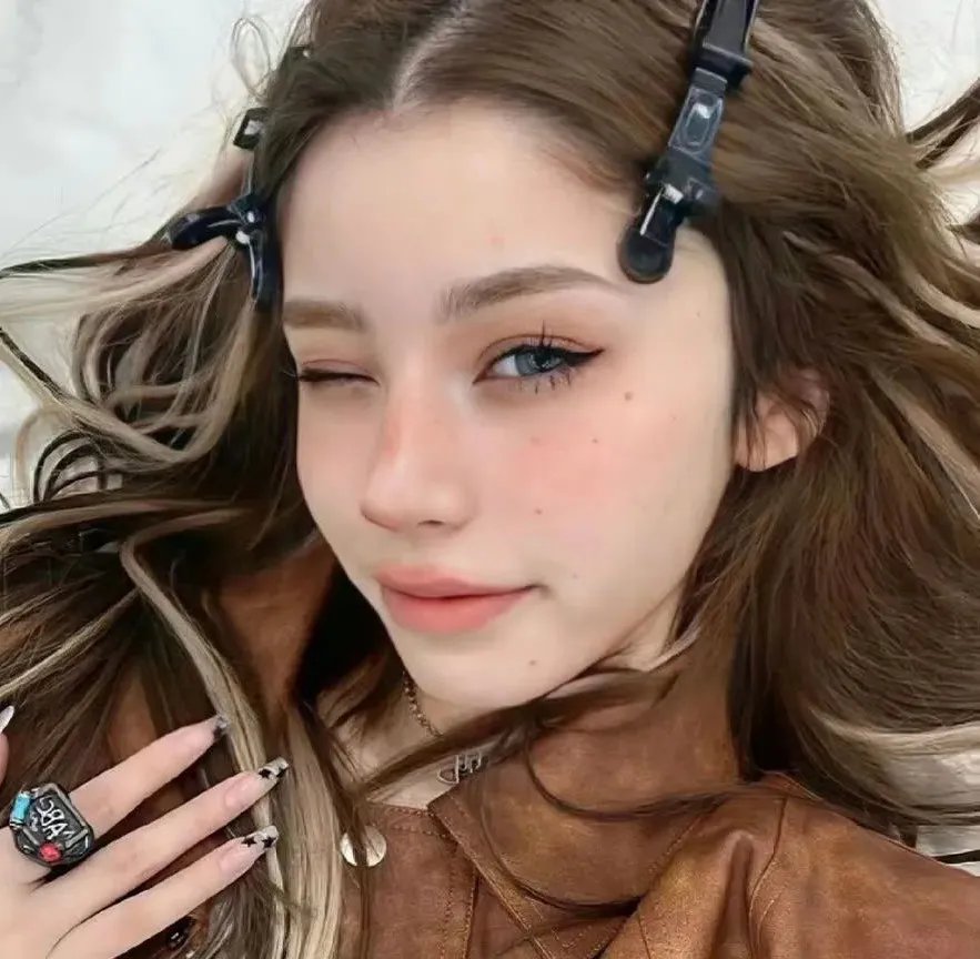 满朝文武吃大瓜，公主崽崽被团宠